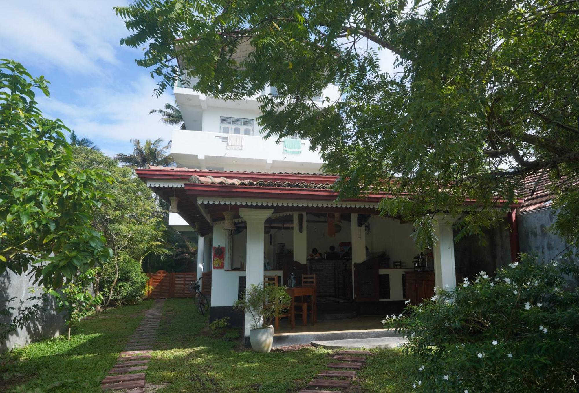 Casa Tharin Madiha Bed and Breakfast Matara Buitenkant foto